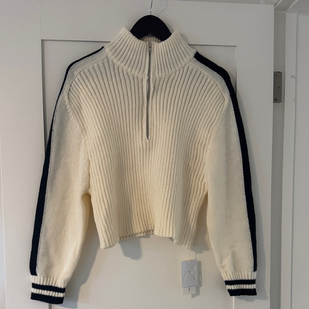Commense Cream and Black Mock Turtleneck Sweater

19” p2p
19” length